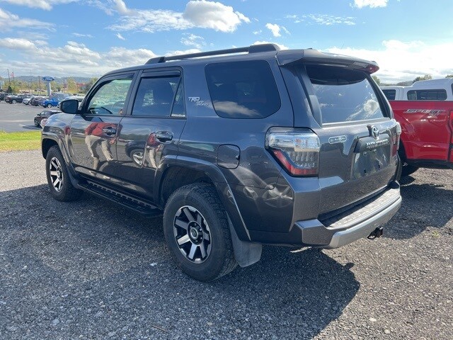 2023 Toyota 4Runner TRD Off-Road photo 2