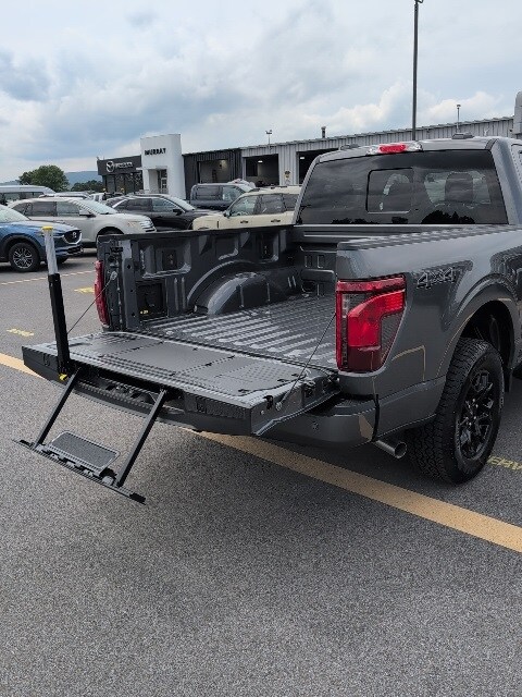 2025 Ford F-150 XLT photo 3
