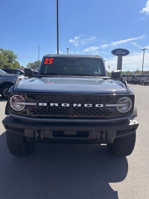 2025 Ford Bronco Badlands photo 2