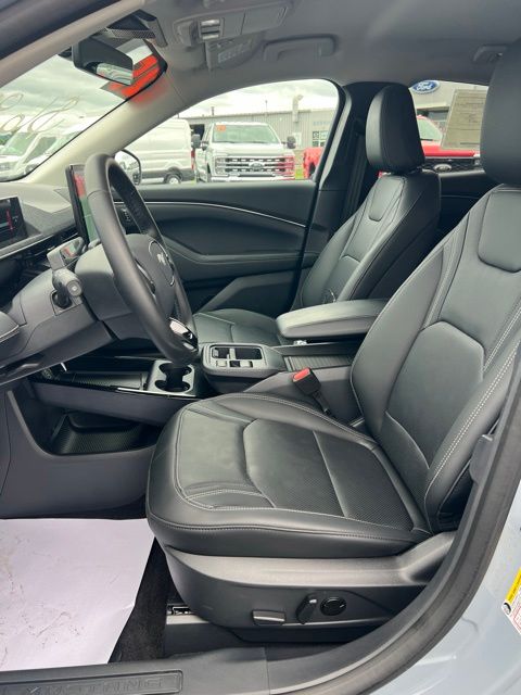 2025 Ford Mustang Mach-E Premium - Photo 22
