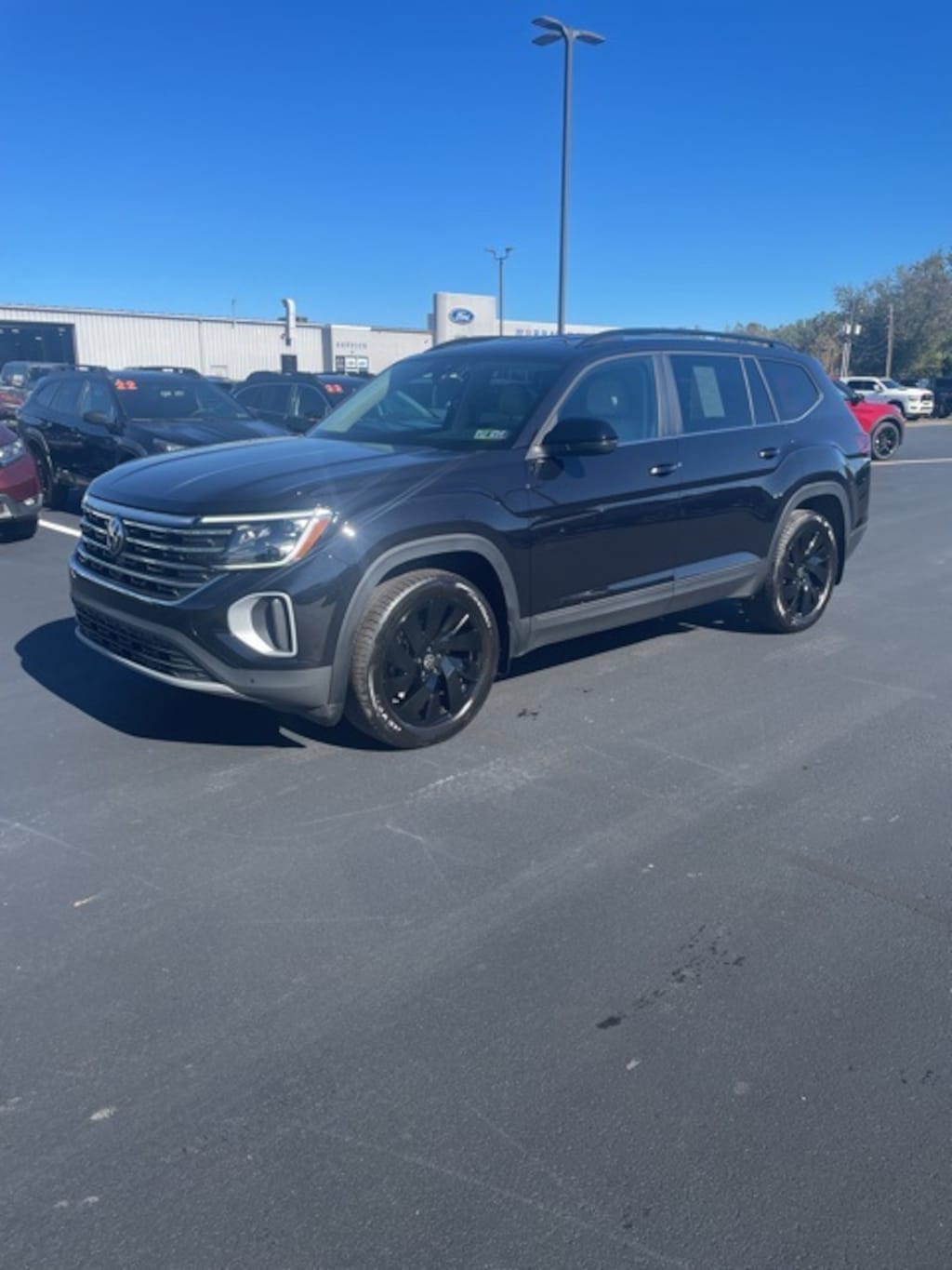Used 2024 Volkswagen Atlas 2.0T SE w/Technology SUV