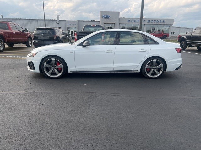 2022 Audi A4 45 S line Quattro Premium photo 2