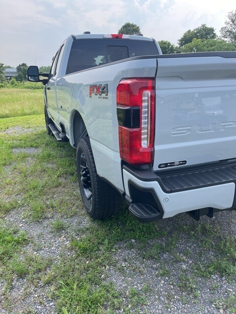 2025 Ford F-350 XLT photo 2