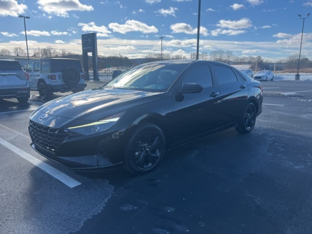 Used 2023 Hyundai Elantra HEV Blue Sedan