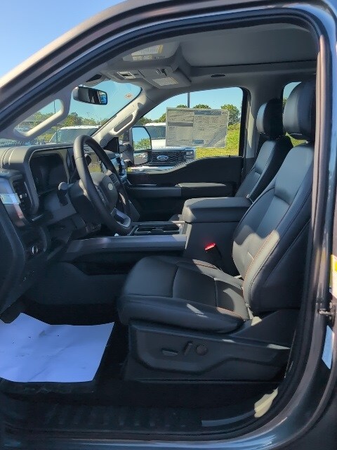 2026 Ford F-250 Lariat photo 2