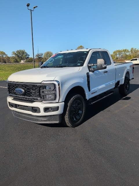 2025 Ford F-350 Super Duty XL's photo
