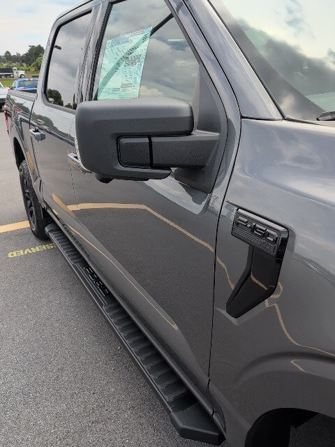 2025 Ford F-150 XLT photo 2