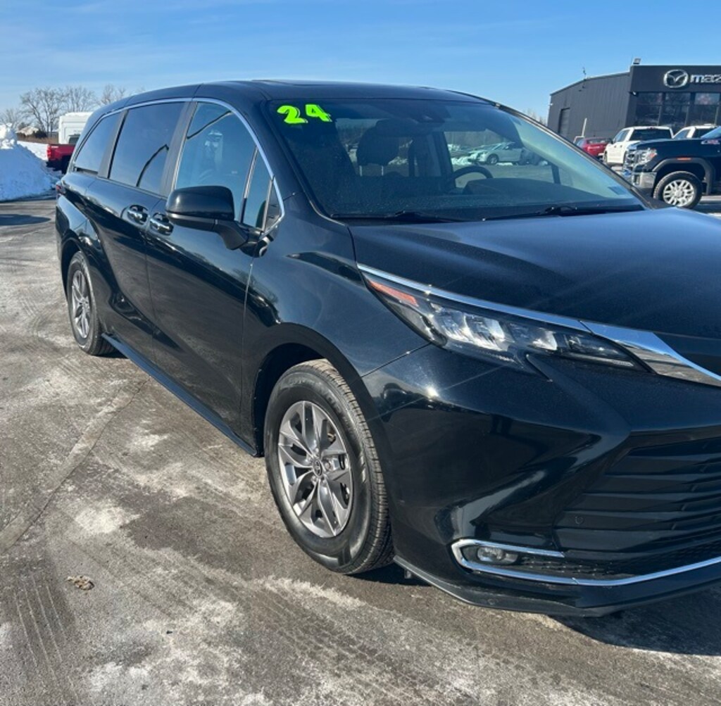 Used 2024 Toyota Sienna XLE Passenger Van