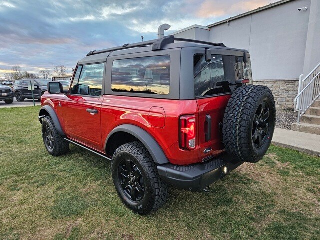 2024 Ford Bronco Black Diamond photo 3