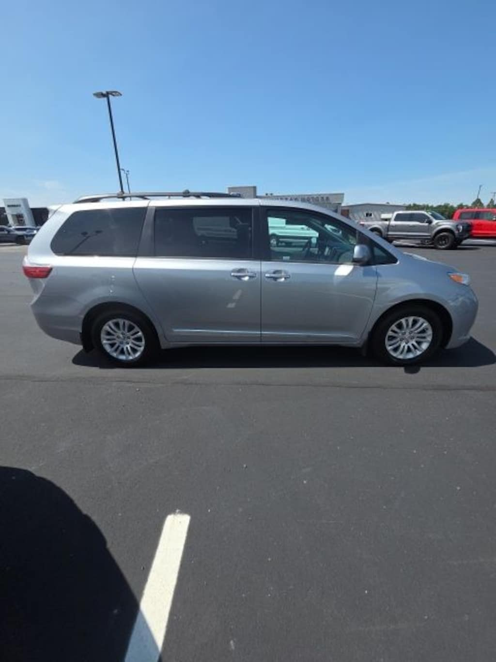 Used 2017 Toyota Sienna XLE Minivan/Van