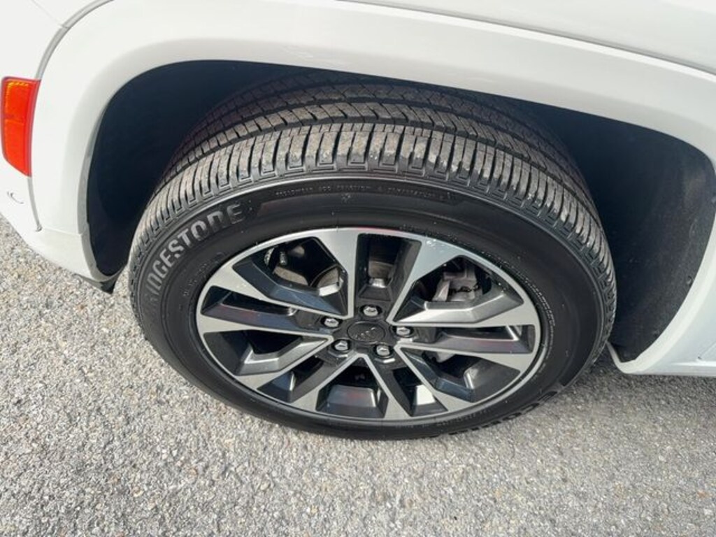 Used 2023 Jeep Grand Cherokee L Overland SUV