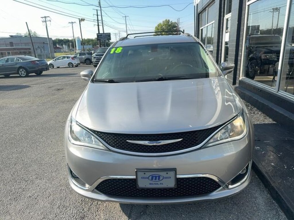 Used 2018 Chrysler Pacifica Touring L Plus Minivan/Van