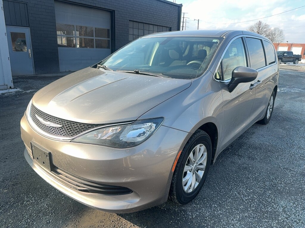 Used 2017 Chrysler Pacifica Touring Minivan/Van