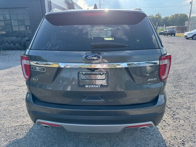 2017 Ford Explorer XLT photo 4