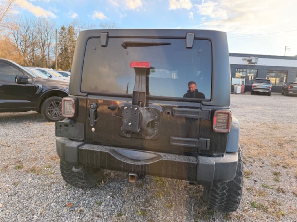 Used 2017 Jeep Wrangler Unlimited Sahara SUV