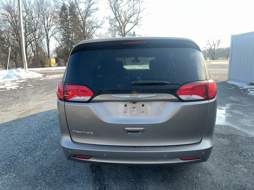 Used 2017 Chrysler Pacifica Touring Minivan/Van