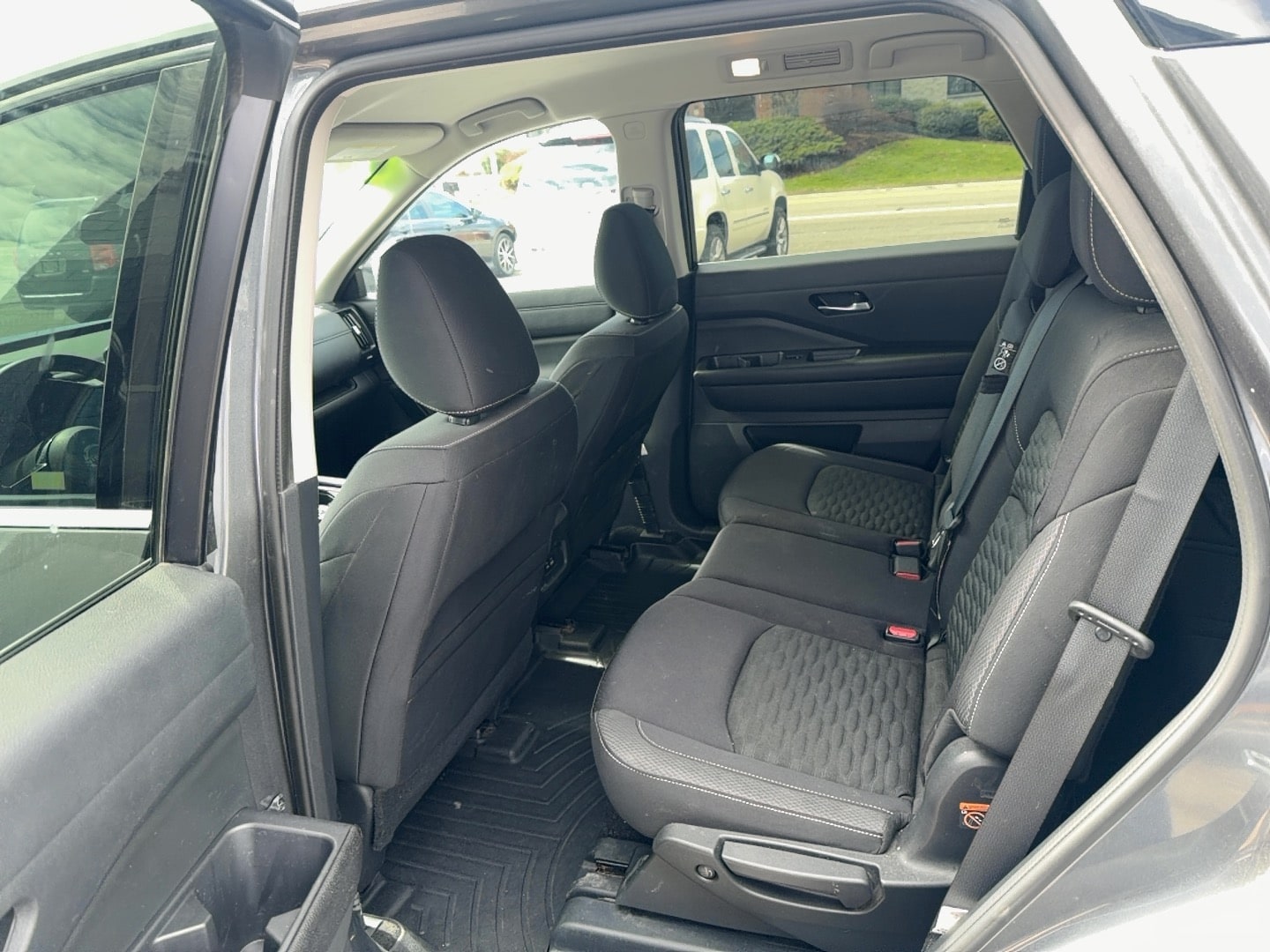 2022 Nissan Pathfinder SV - Photo 11