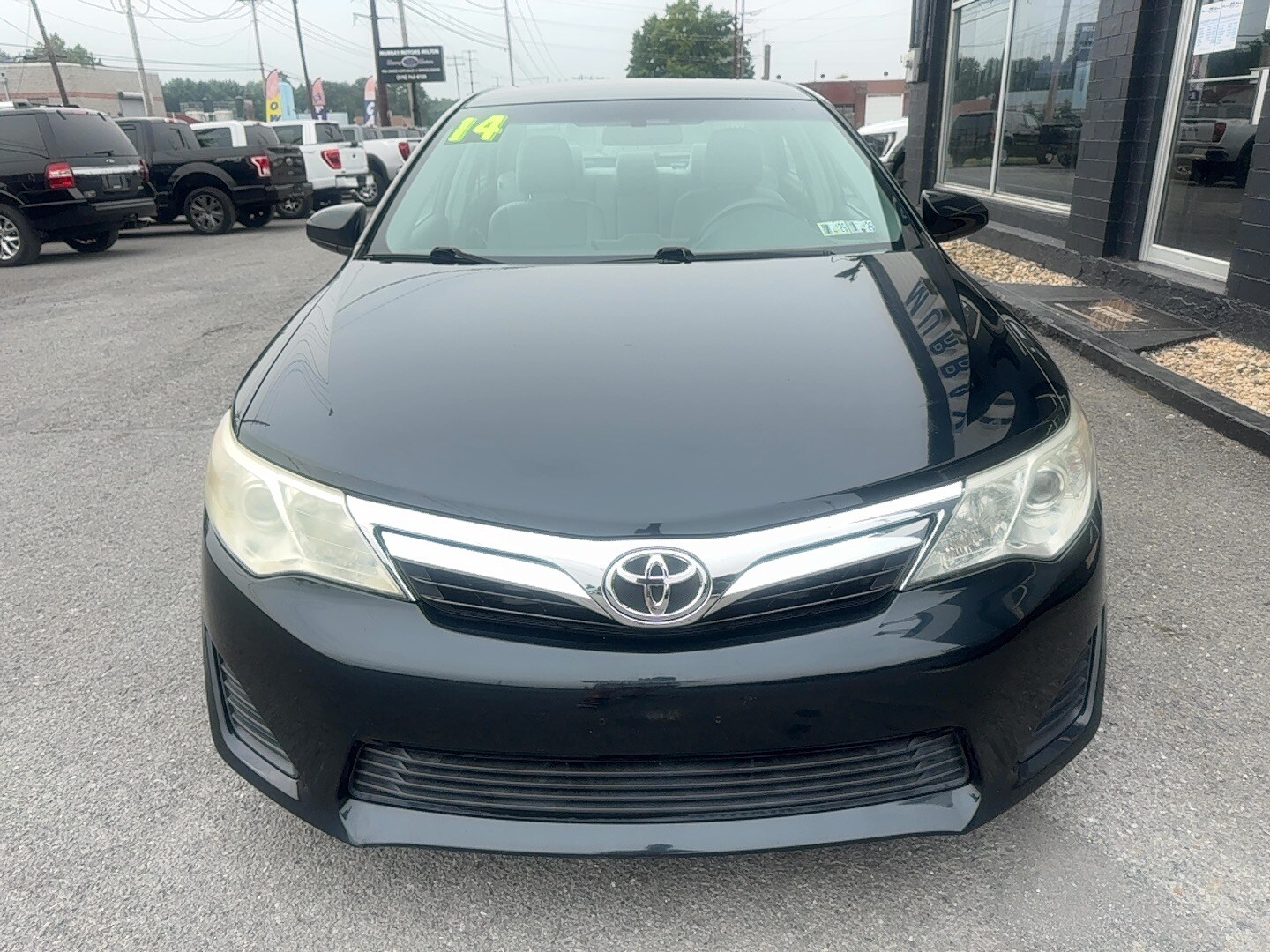 2014 Toyota Camry LE photo 3