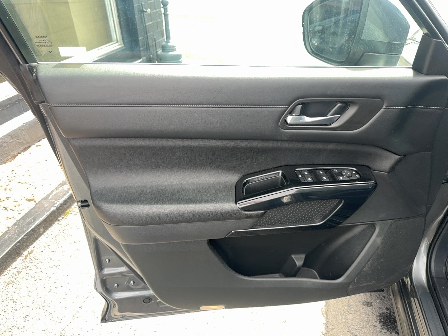 2022 Nissan Pathfinder SV - Photo 16