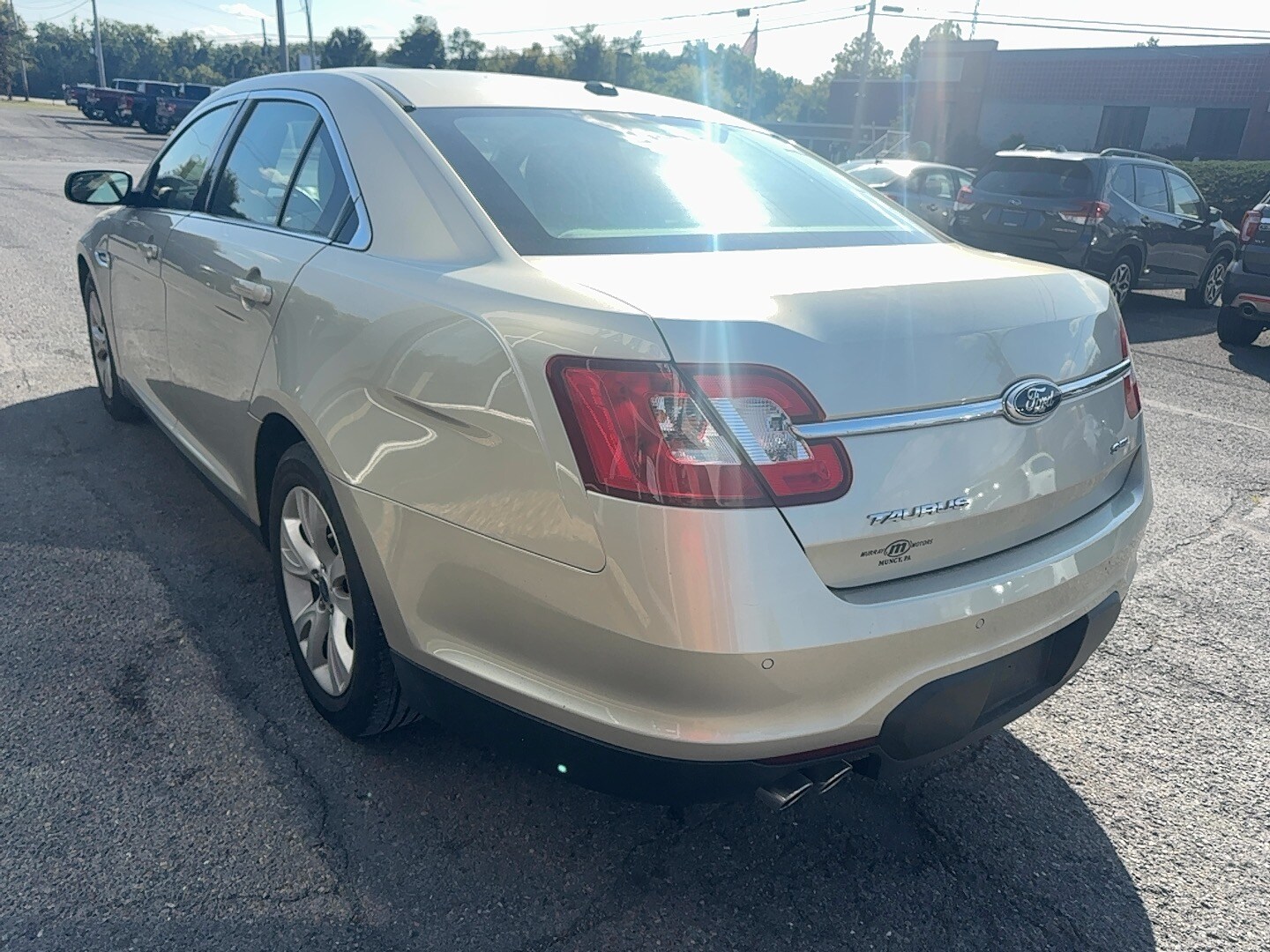 2011 Ford Taurus SEL photo 3