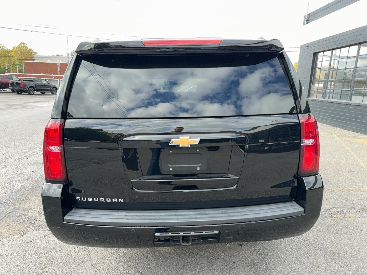 2020 Chevrolet Suburban LT photo 3