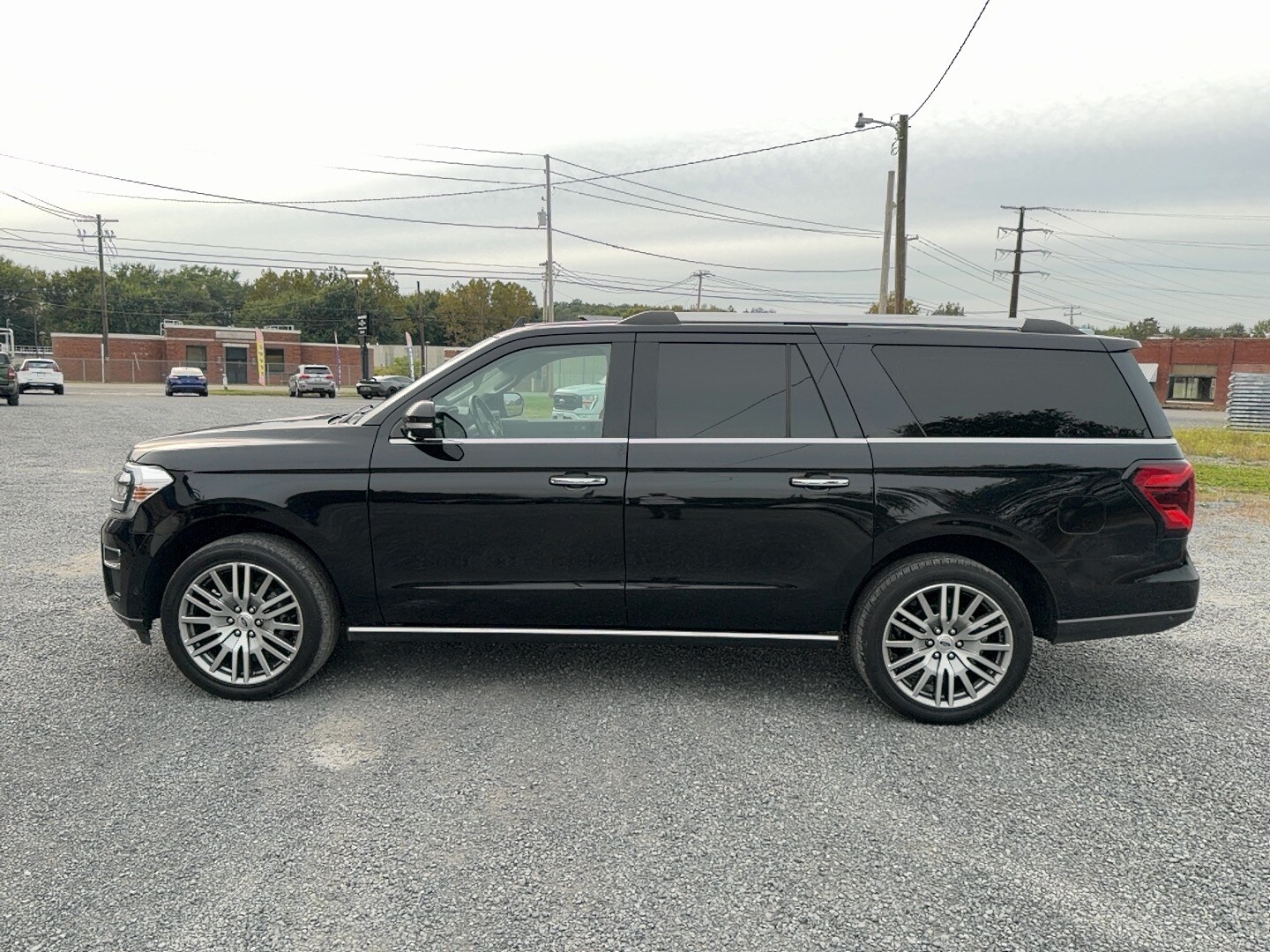 2022 Ford Expedition MAX Limited photo 2