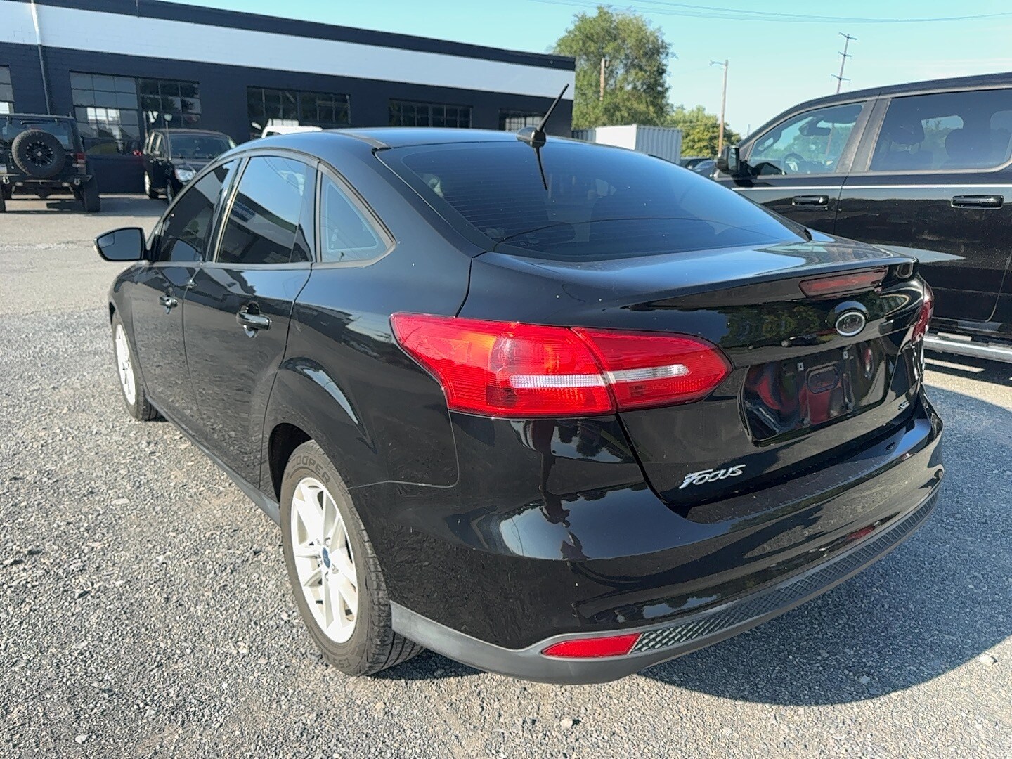 2017 Ford Focus Sedan photo 4