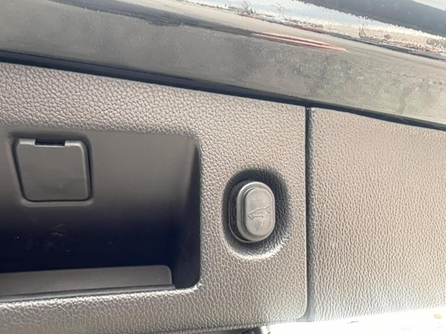 2018 Chevrolet Tahoe LT - Photo 11