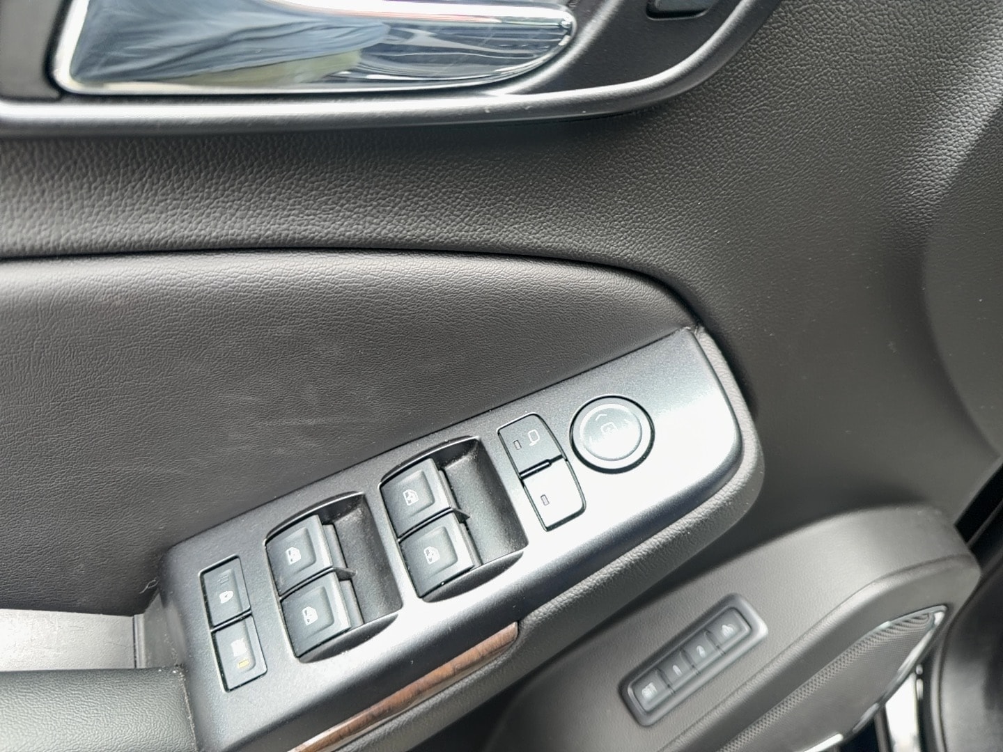 2018 Chevrolet Tahoe LT - Photo 24
