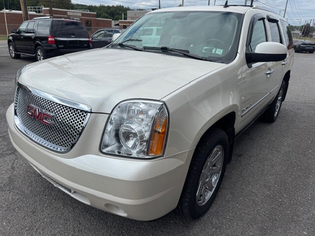 2012 Gmc Yukon Denali photo 2