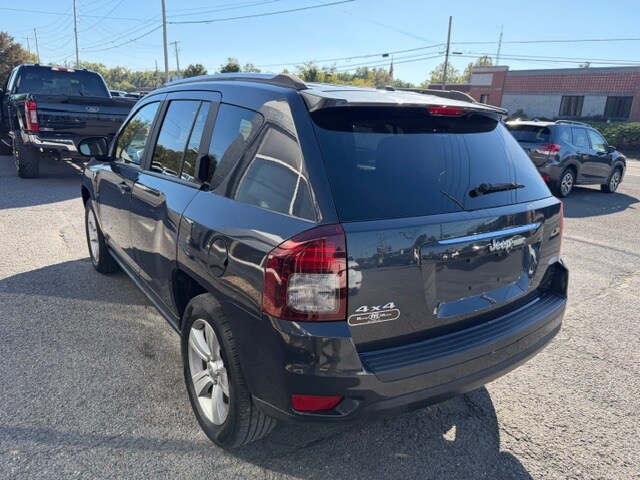 2014 Jeep Compass Latitude photo 2