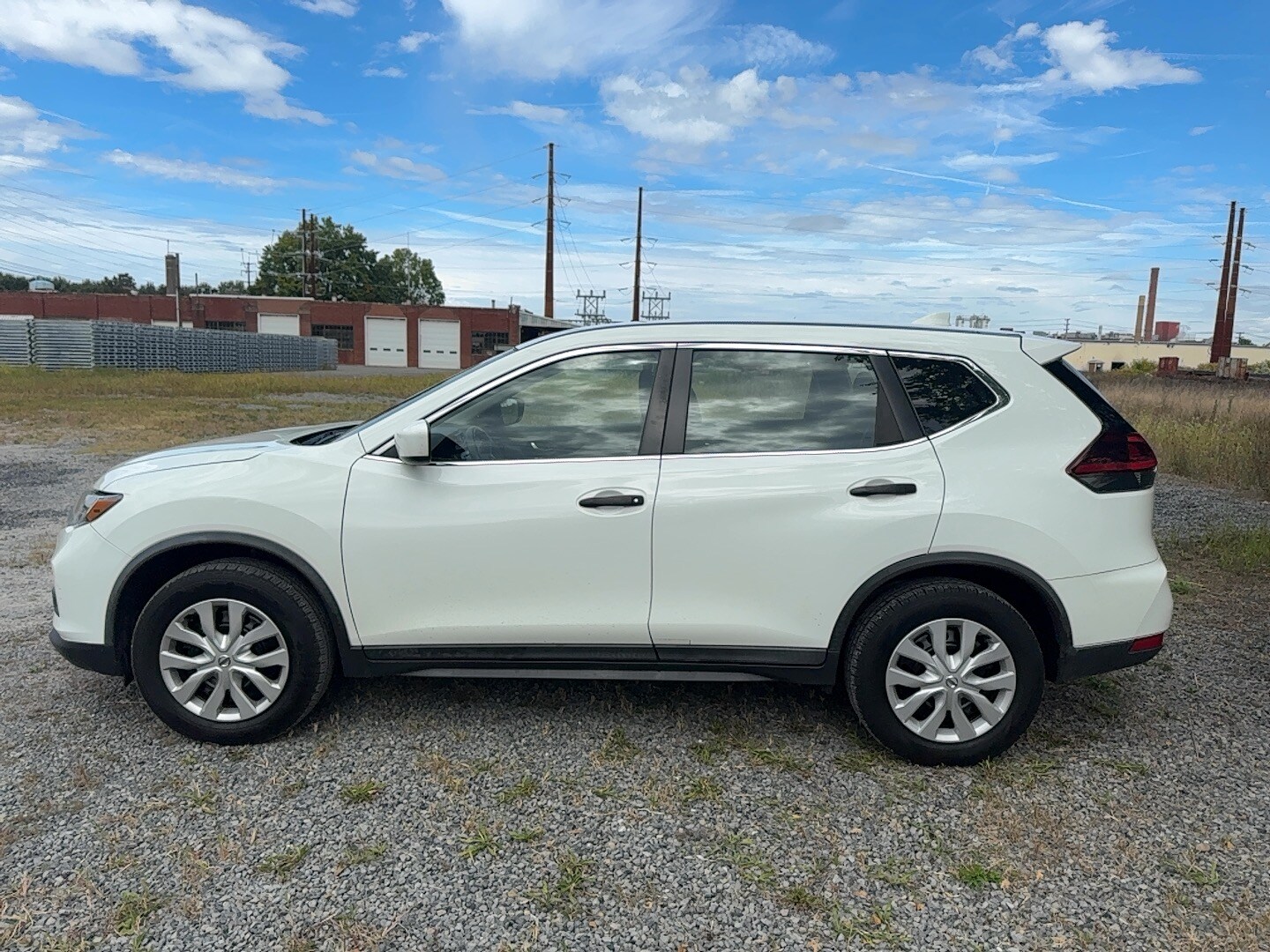 2018 Nissan Rogue S photo 2