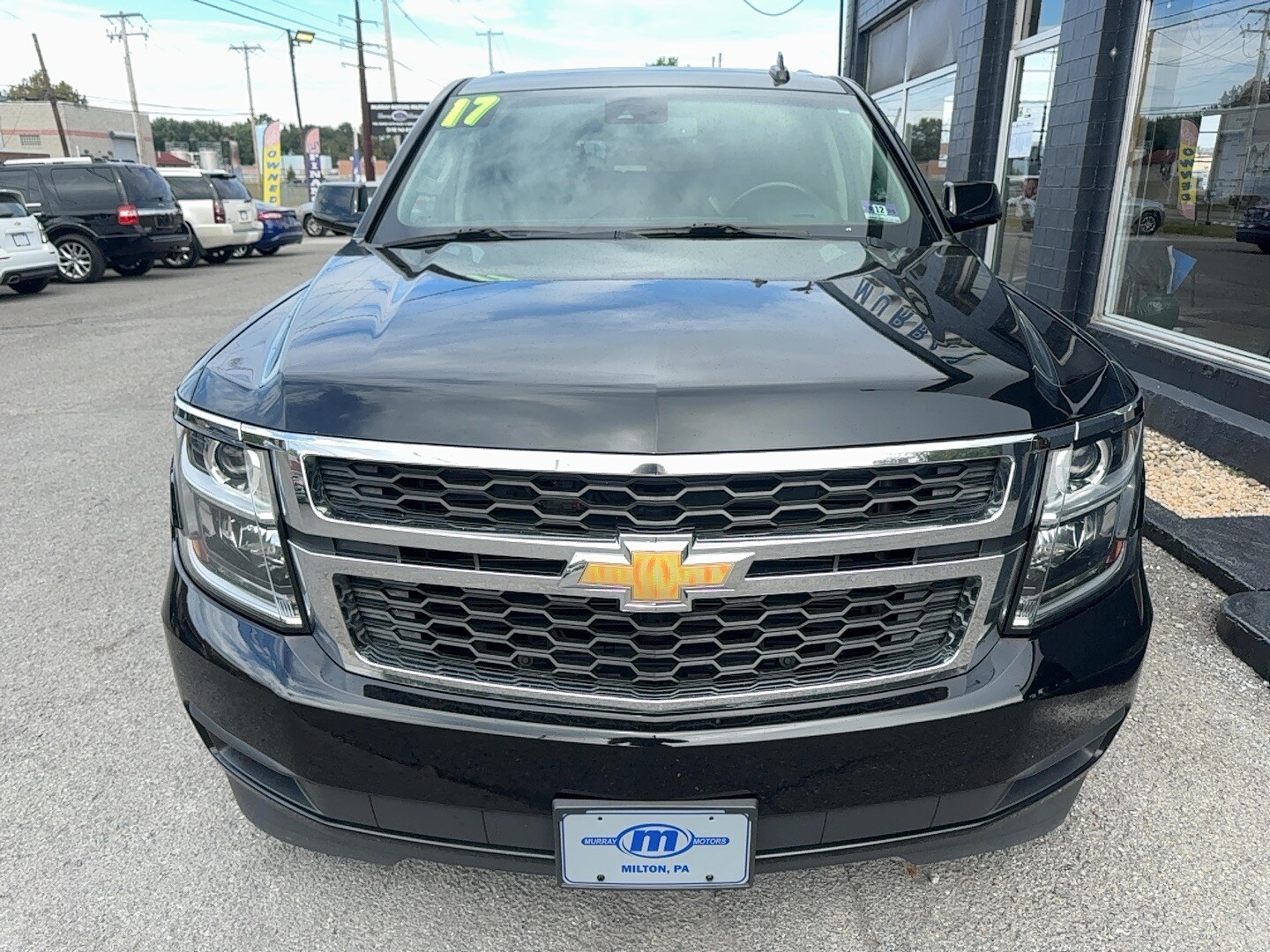 2017 Chevrolet Suburban LT photo 3
