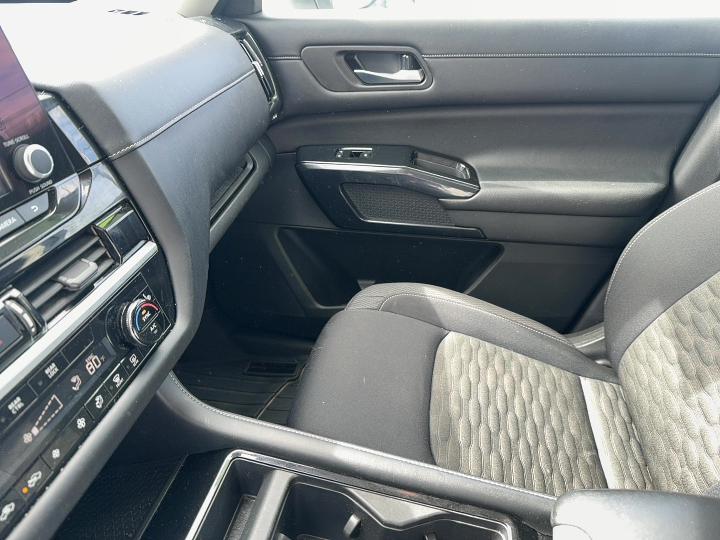 2022 Nissan Pathfinder SV - Photo 23