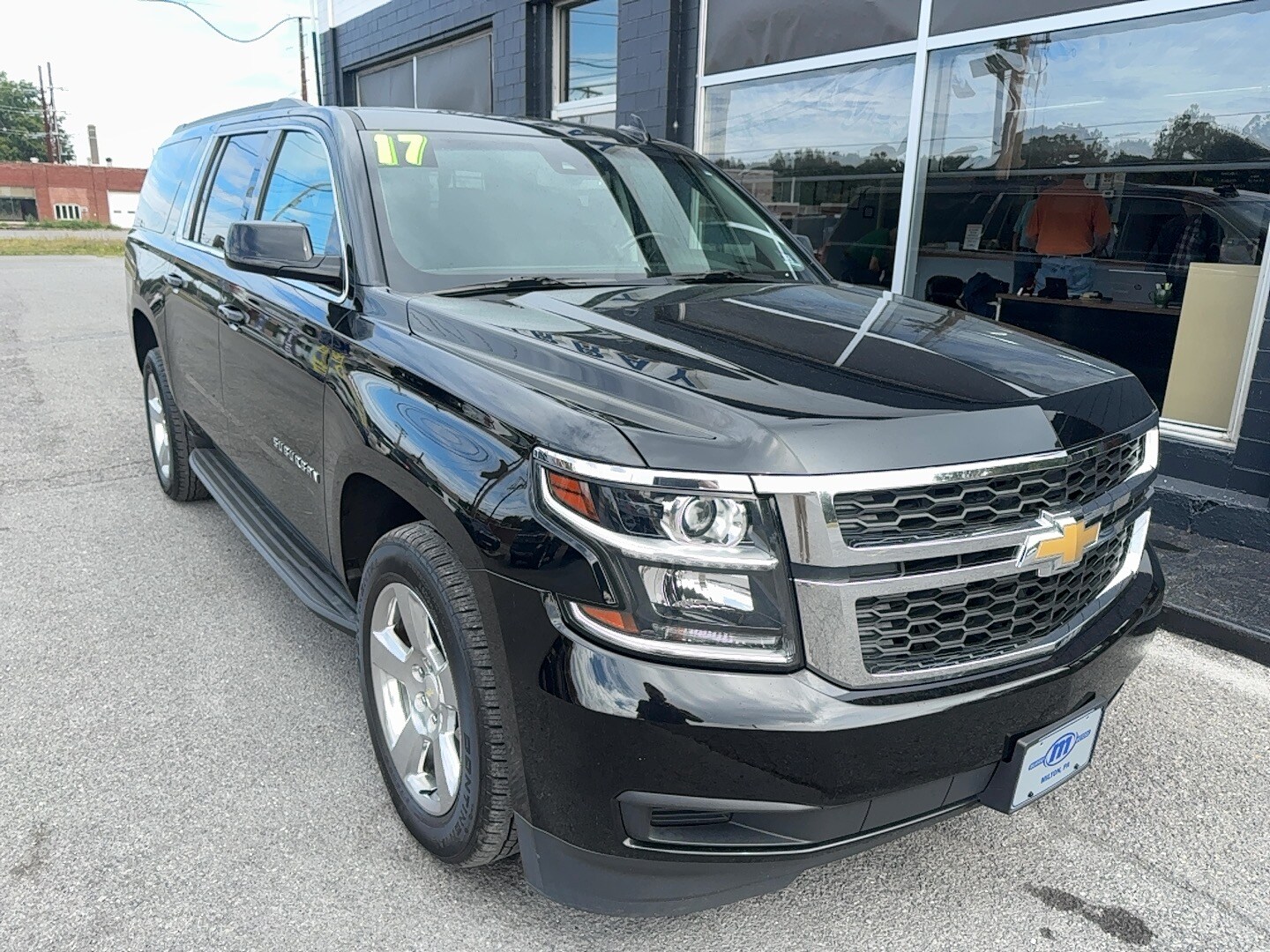 2017 Chevrolet Suburban LT photo 2