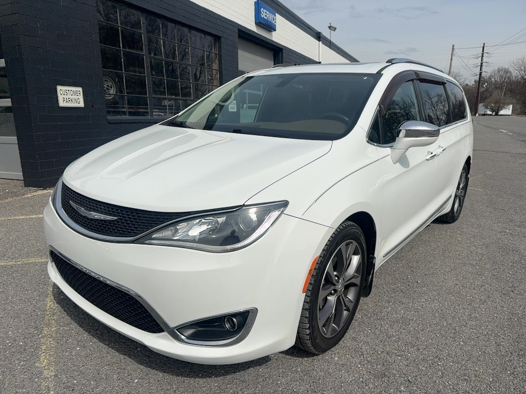 Used 2017 Chrysler Pacifica Limited Minivan/Van