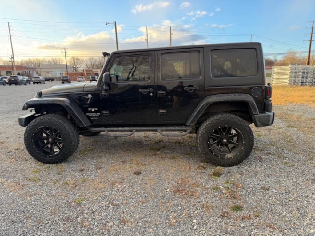 Used 2017 Jeep Wrangler Unlimited Sahara SUV