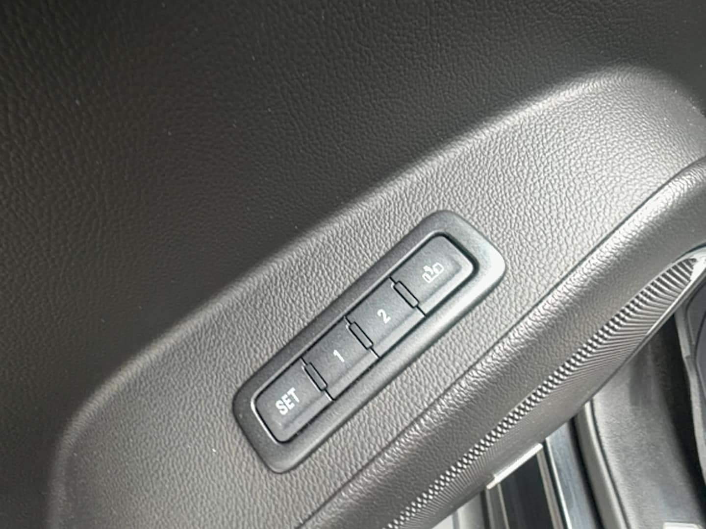 2018 Chevrolet Tahoe LT - Photo 25