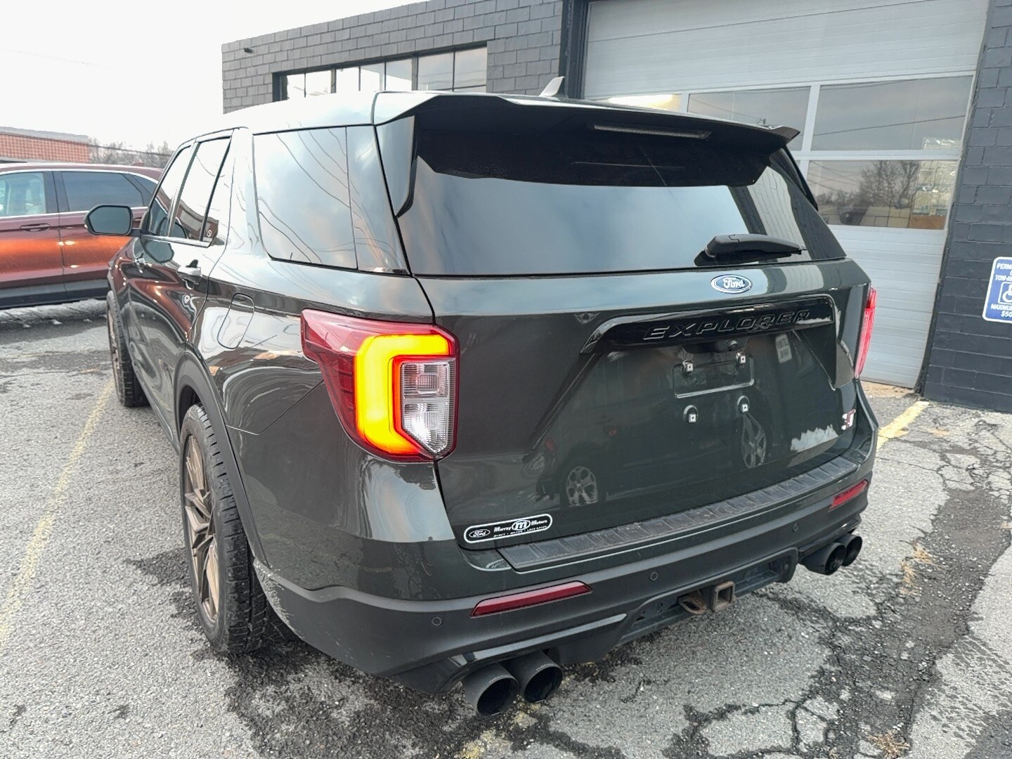 2022 Ford Explorer ST photo 3