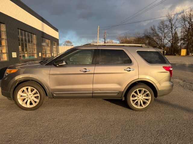 2014 Ford Explorer XLT photo 2