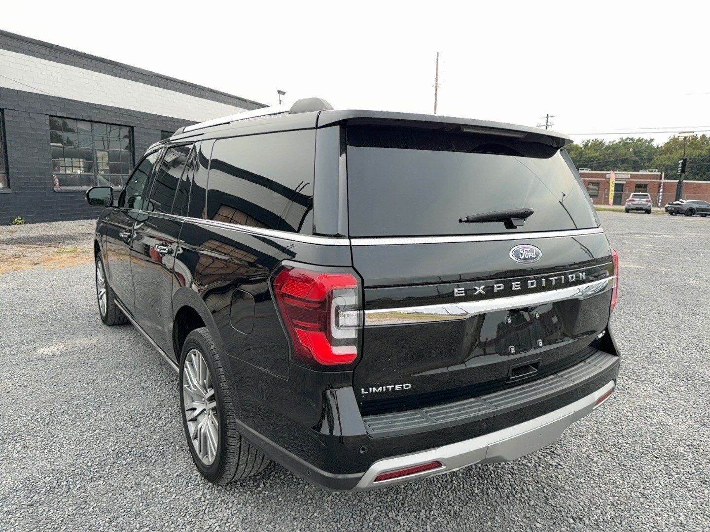 2022 Ford Expedition MAX Limited photo 3
