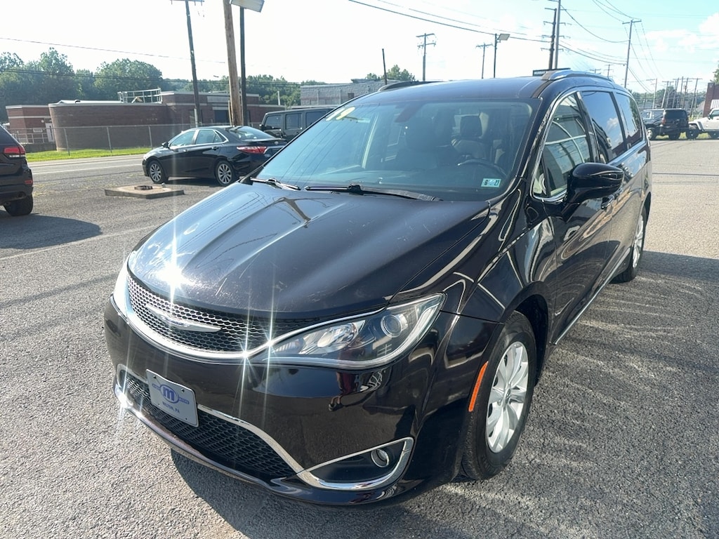 Used 2019 Chrysler Pacifica Touring L Minivan/Van