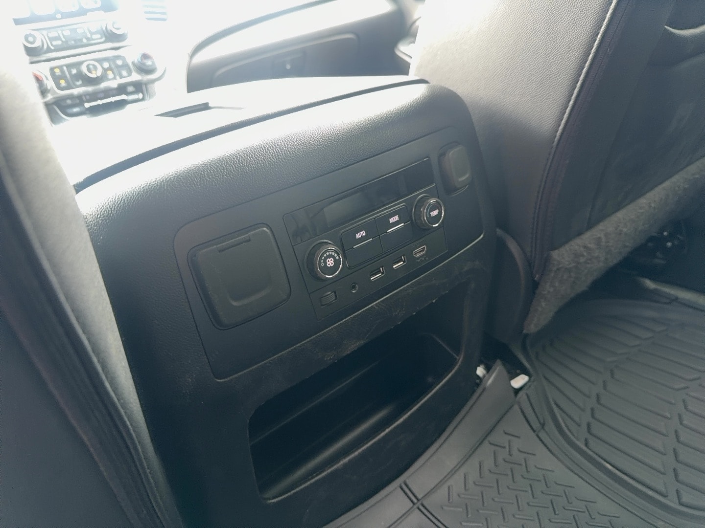 2018 Chevrolet Tahoe LT - Photo 15