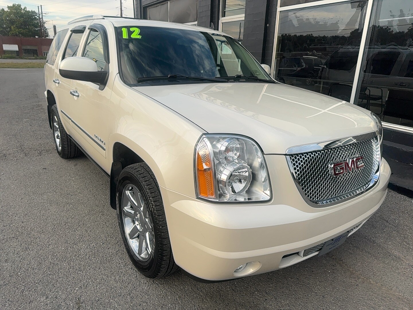 2012 Gmc Yukon Denali photo 2
