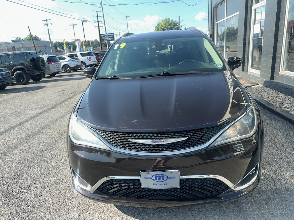 Used 2019 Chrysler Pacifica Touring L Minivan/Van