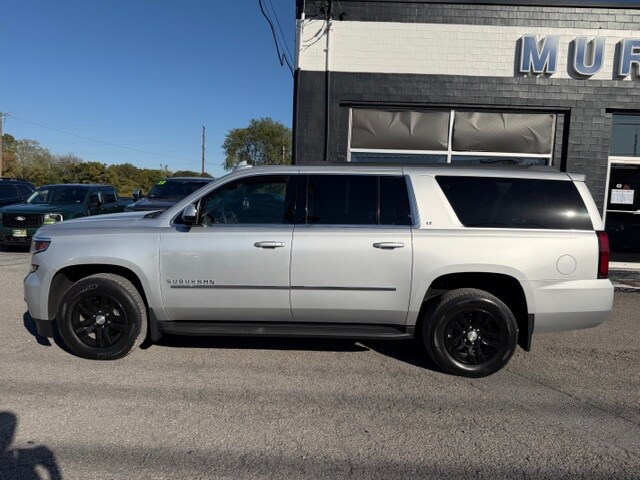 2017 Chevrolet Suburban 1500 LT photo 2