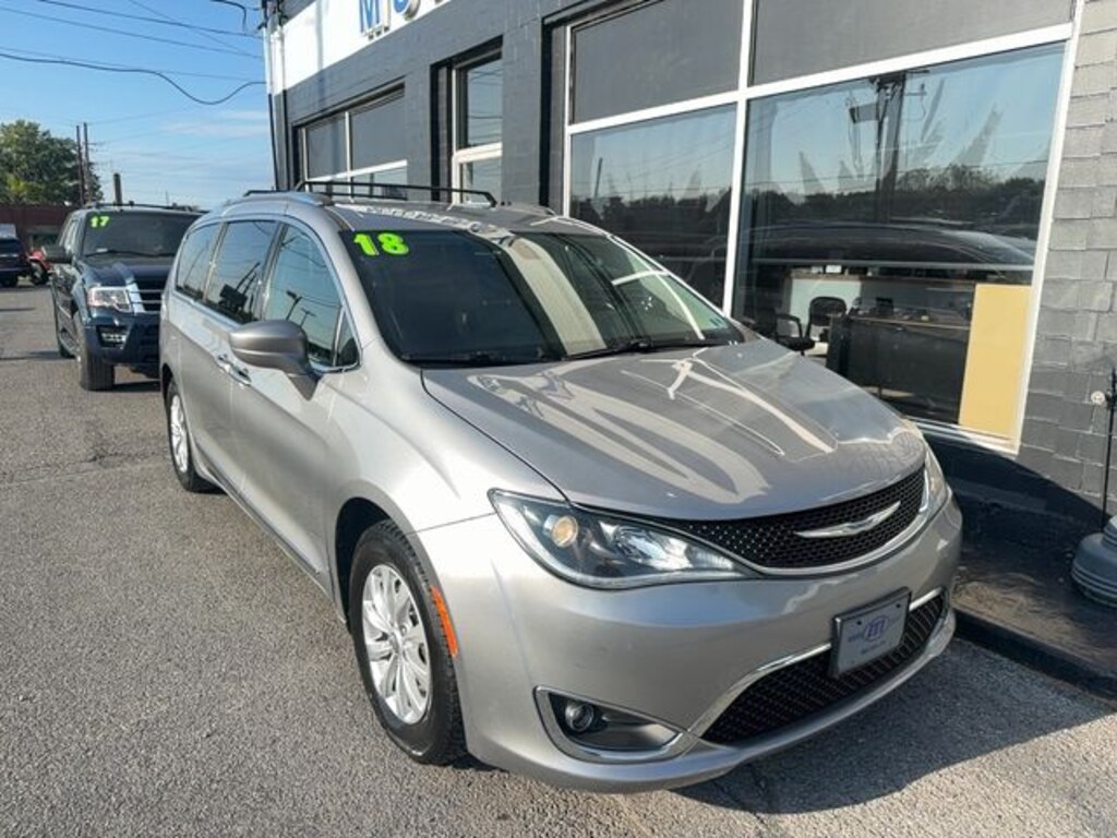 Used 2018 Chrysler Pacifica Touring L Plus Minivan/Van