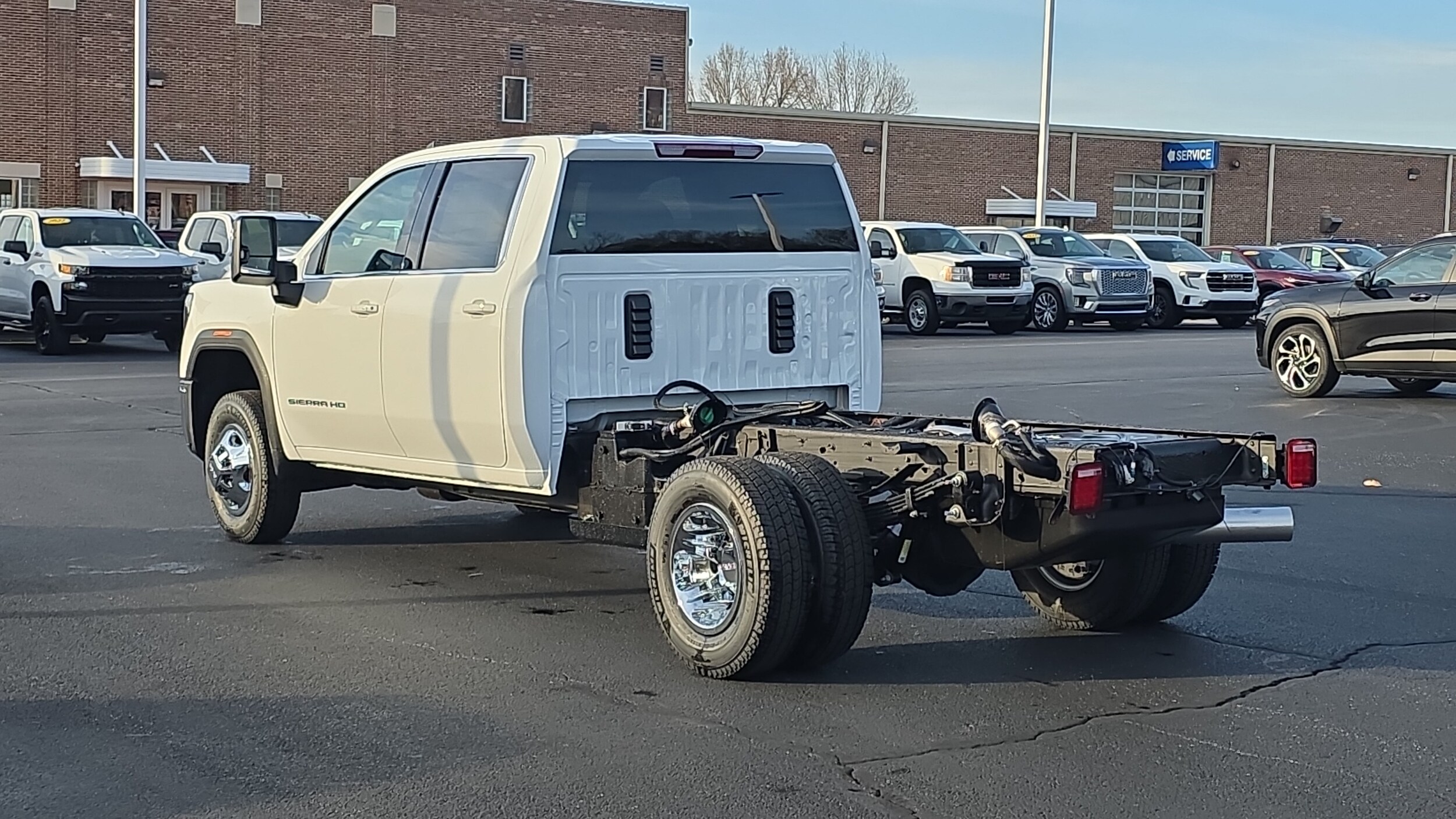2026 Gmc Sierra 3500 HD SLE photo 4