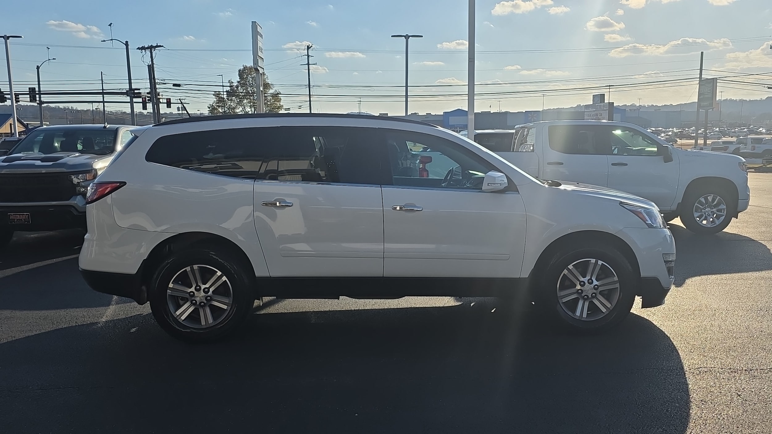 Used 2016 Chevrolet Traverse 2LT with VIN 1GNKRHKD3GJ168532 for sale in Pulaski, TN