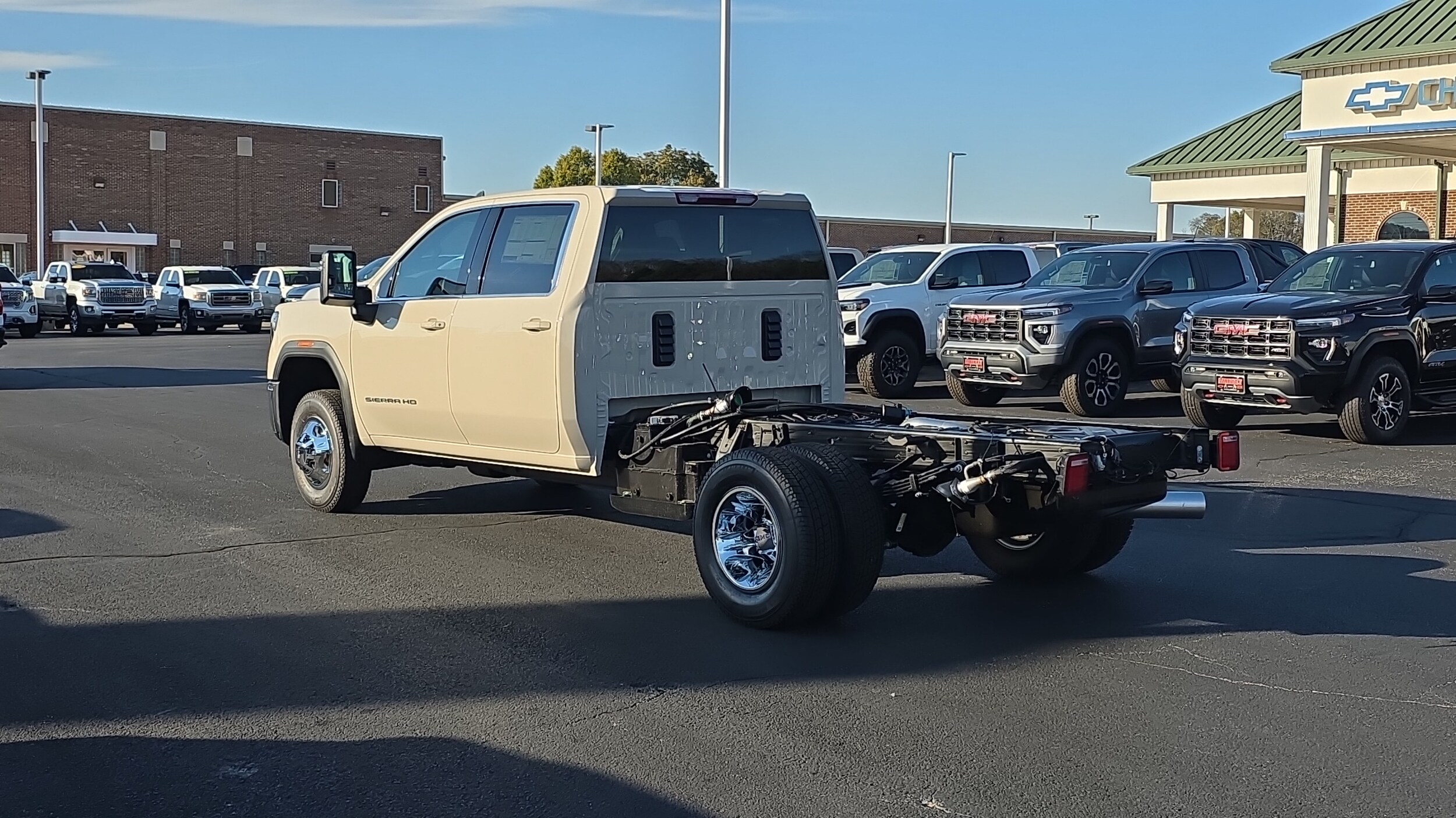 2026 Gmc Sierra 3500 HD SLE photo 4